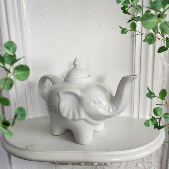 Cordon Bleu White Elephant Tea Pot, excellent condition. - Picture 1 of 6